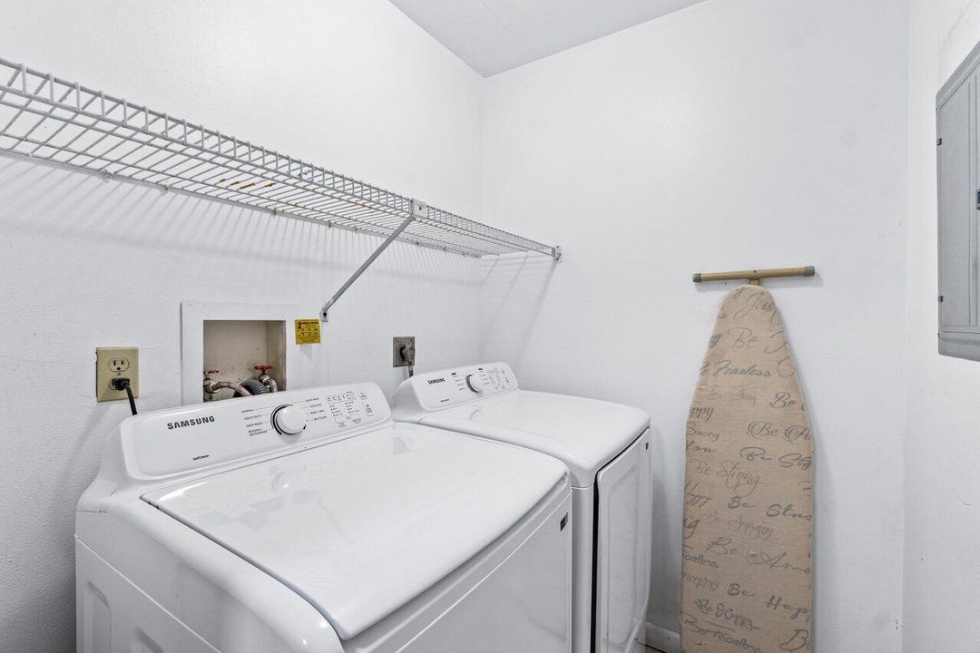 For Rent: $2,450 (2 beds, 2 baths, 1480 Square Feet)