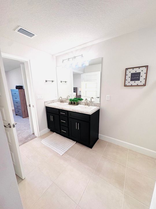 For Sale: $329,300 (3 beds, 2 baths, 1300 Square Feet)