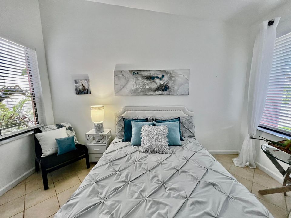 待售: $740,000 (3 贝兹, 2 浴室, 2707 平方英尺)