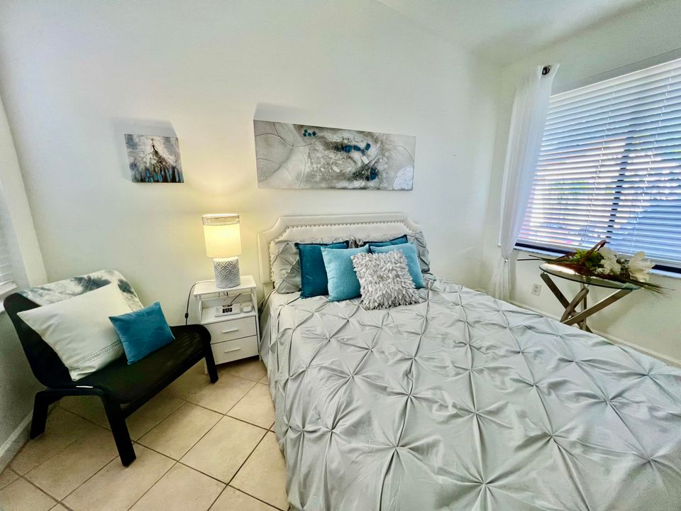 待售: $740,000 (3 贝兹, 2 浴室, 2707 平方英尺)