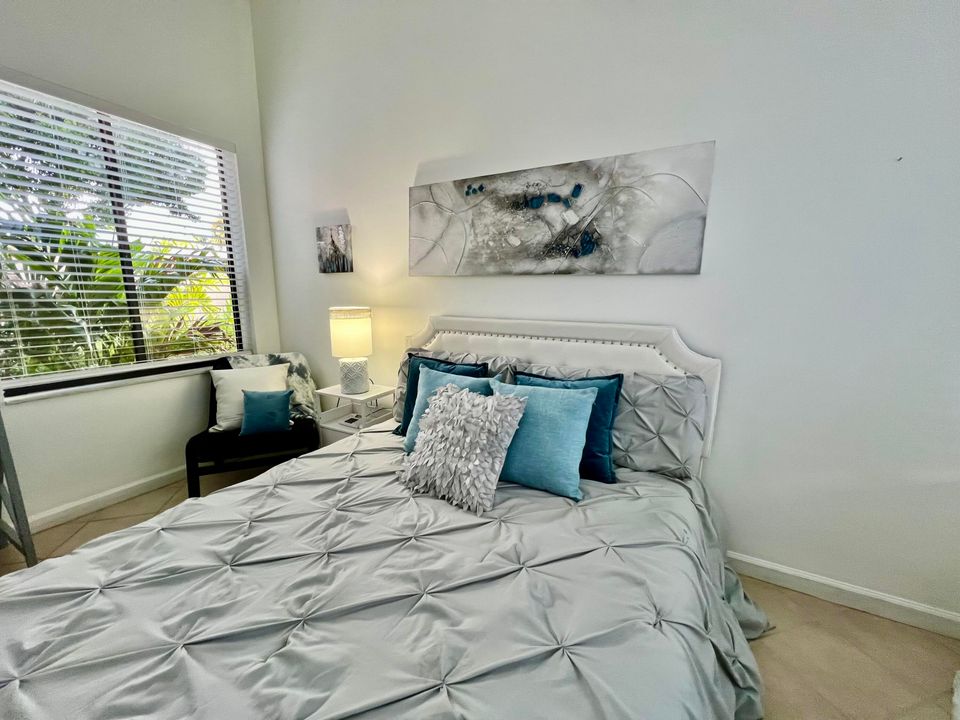 待售: $740,000 (3 贝兹, 2 浴室, 2707 平方英尺)