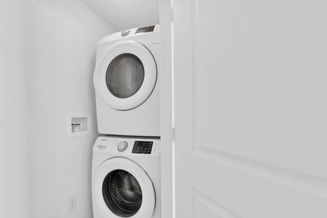 出租: $7,800 (2 贝兹, 2 浴室, 1816 平方英尺)