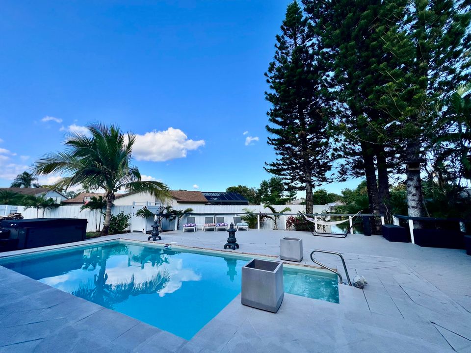 待售: $740,000 (3 贝兹, 2 浴室, 2707 平方英尺)