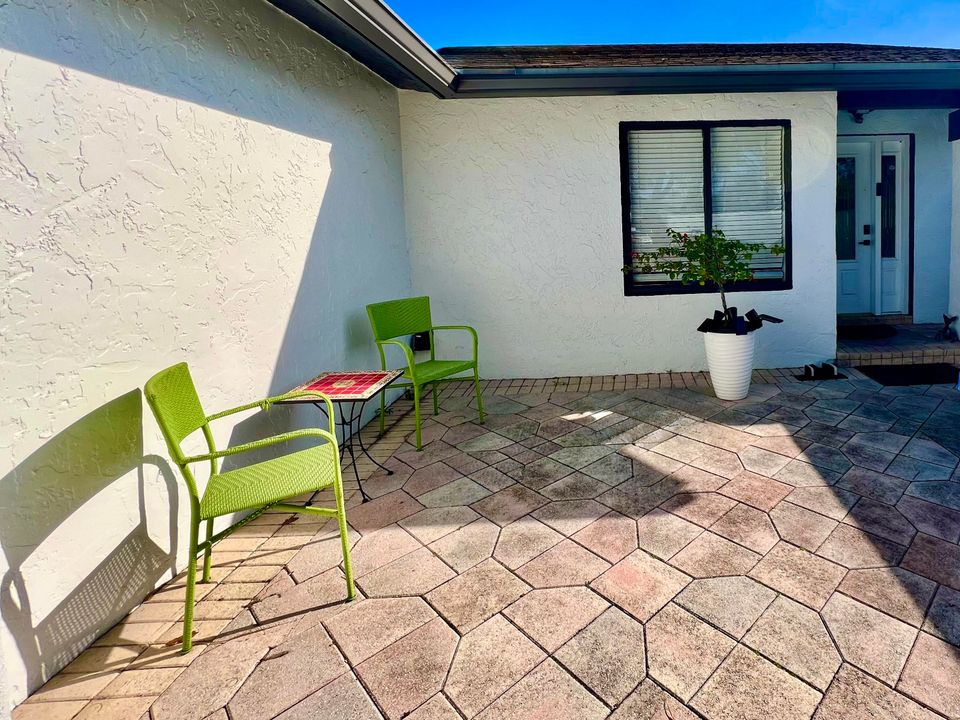 待售: $740,000 (3 贝兹, 2 浴室, 2707 平方英尺)