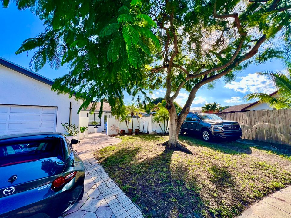 待售: $740,000 (3 贝兹, 2 浴室, 2707 平方英尺)