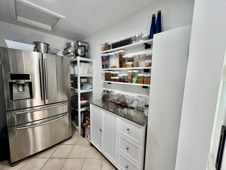 待售: $740,000 (3 贝兹, 2 浴室, 2707 平方英尺)