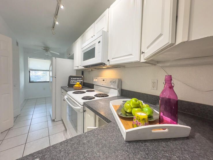 For Sale: $289,900 (2 beds, 2 baths, 1348 Square Feet)