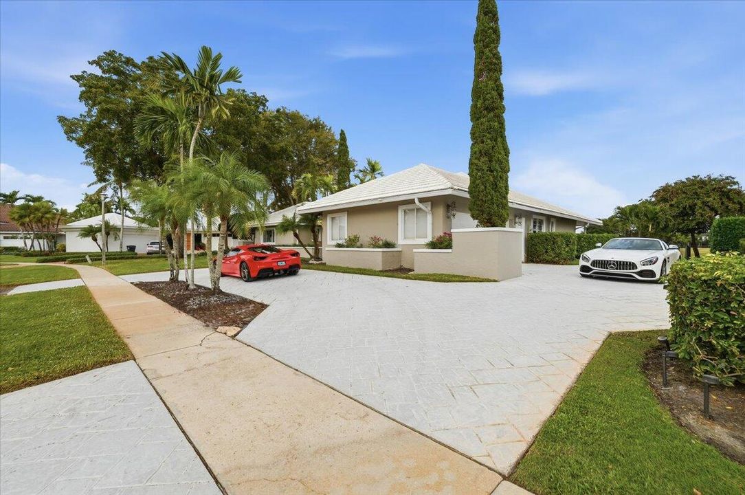 For Sale: $1,550,000 (5 beds, 3 baths, 3082 Square Feet)