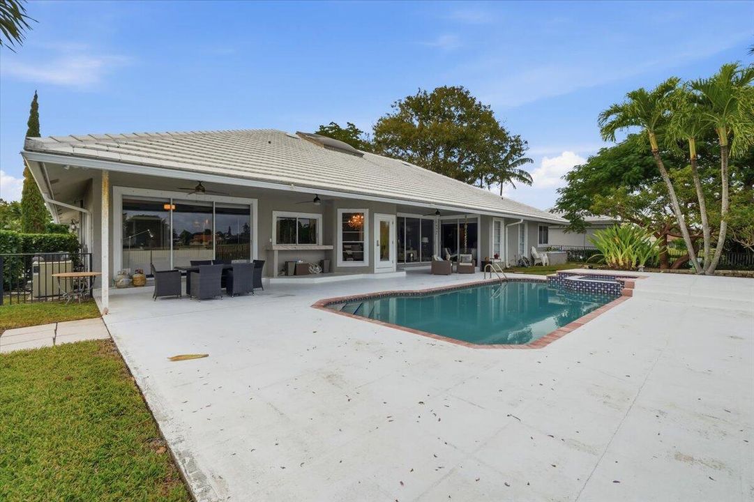 For Sale: $1,550,000 (5 beds, 3 baths, 3082 Square Feet)