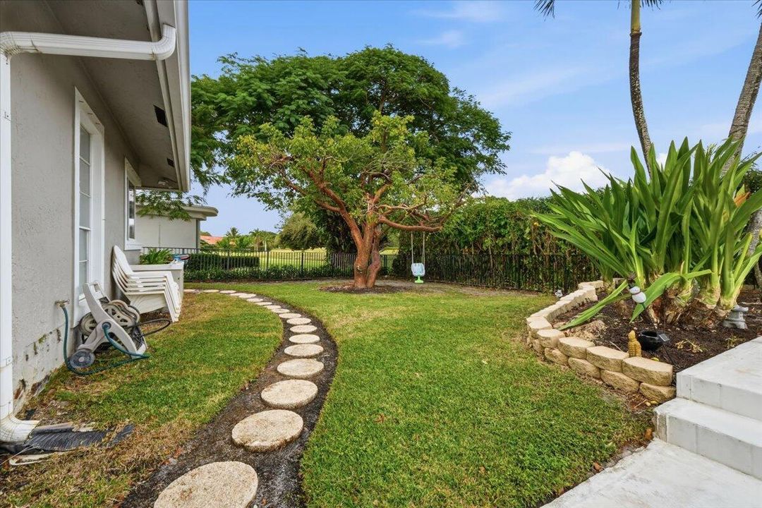 For Sale: $1,550,000 (5 beds, 3 baths, 3082 Square Feet)