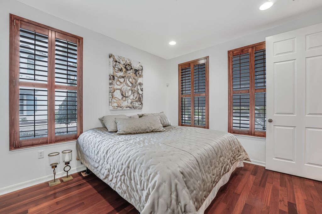 На продажу: $448,000 (4 спален, 3 ванн, 1904 Квадратных фут)