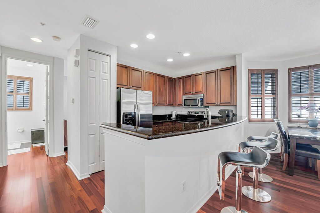 На продажу: $448,000 (4 спален, 3 ванн, 1904 Квадратных фут)