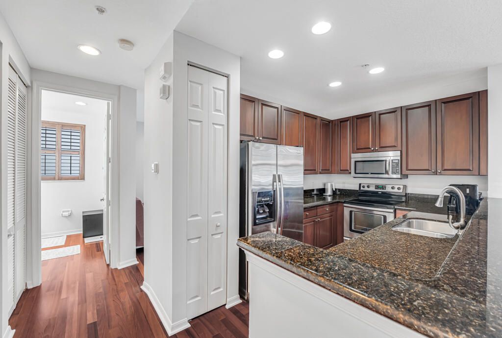 На продажу: $448,000 (4 спален, 3 ванн, 1904 Квадратных фут)