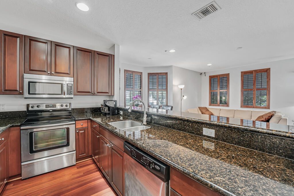 На продажу: $448,000 (4 спален, 3 ванн, 1904 Квадратных фут)