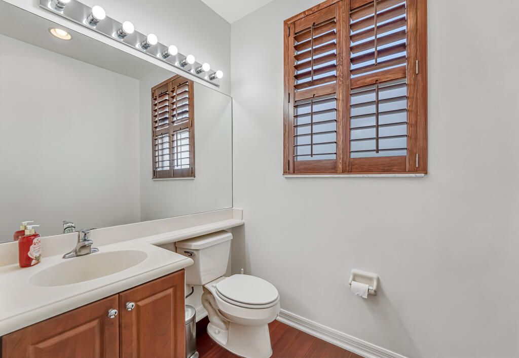 На продажу: $448,000 (4 спален, 3 ванн, 1904 Квадратных фут)