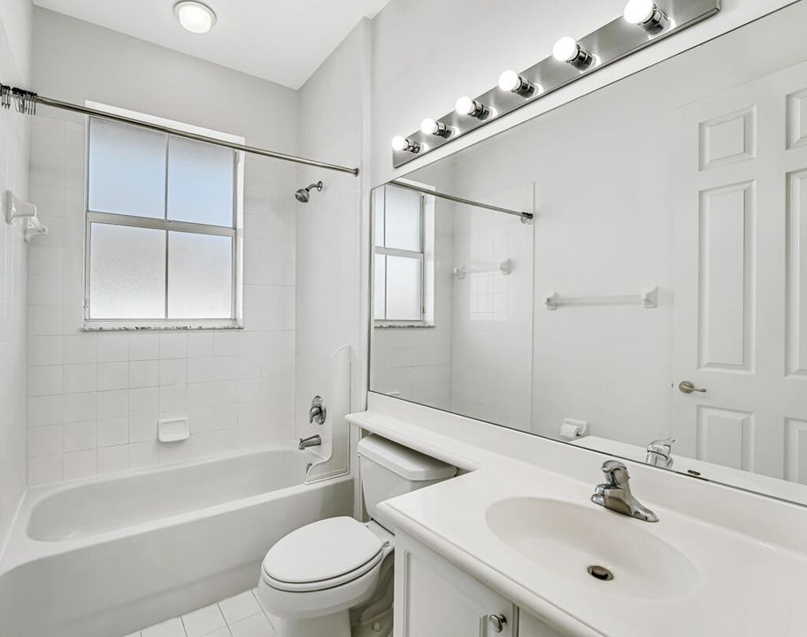 На продажу: $448,000 (4 спален, 3 ванн, 1904 Квадратных фут)