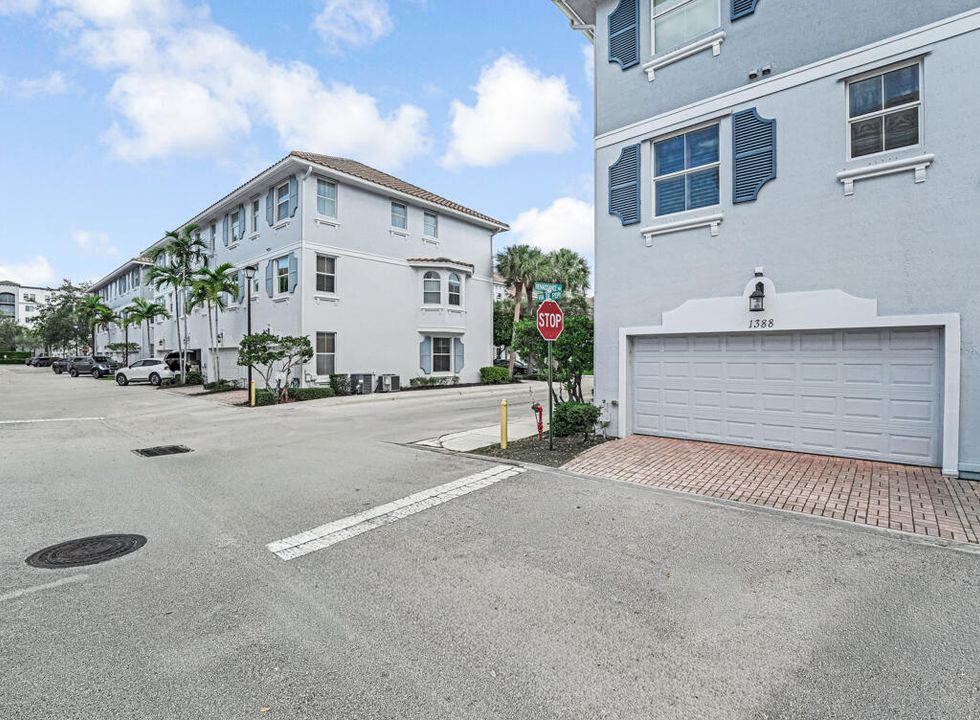 На продажу: $448,000 (4 спален, 3 ванн, 1904 Квадратных фут)