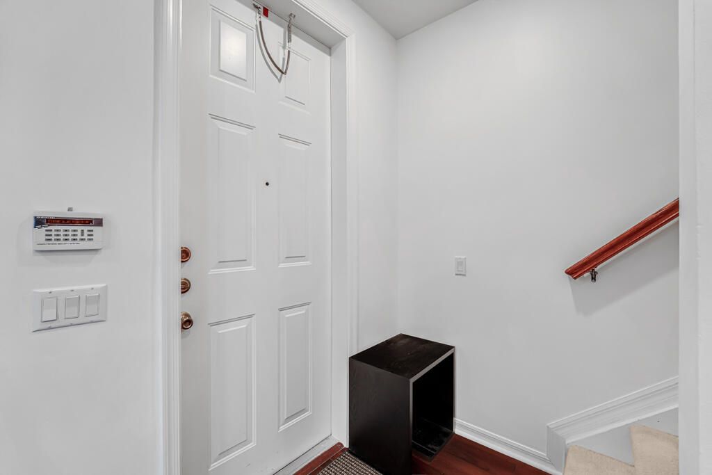 На продажу: $448,000 (4 спален, 3 ванн, 1904 Квадратных фут)