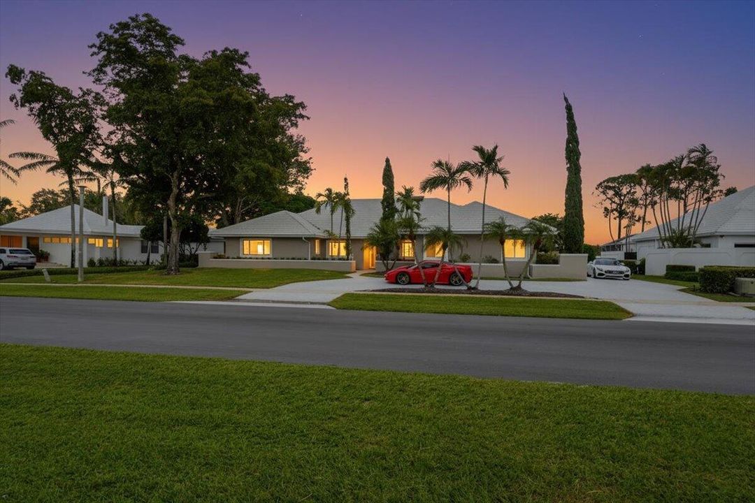 For Sale: $1,550,000 (5 beds, 3 baths, 3082 Square Feet)