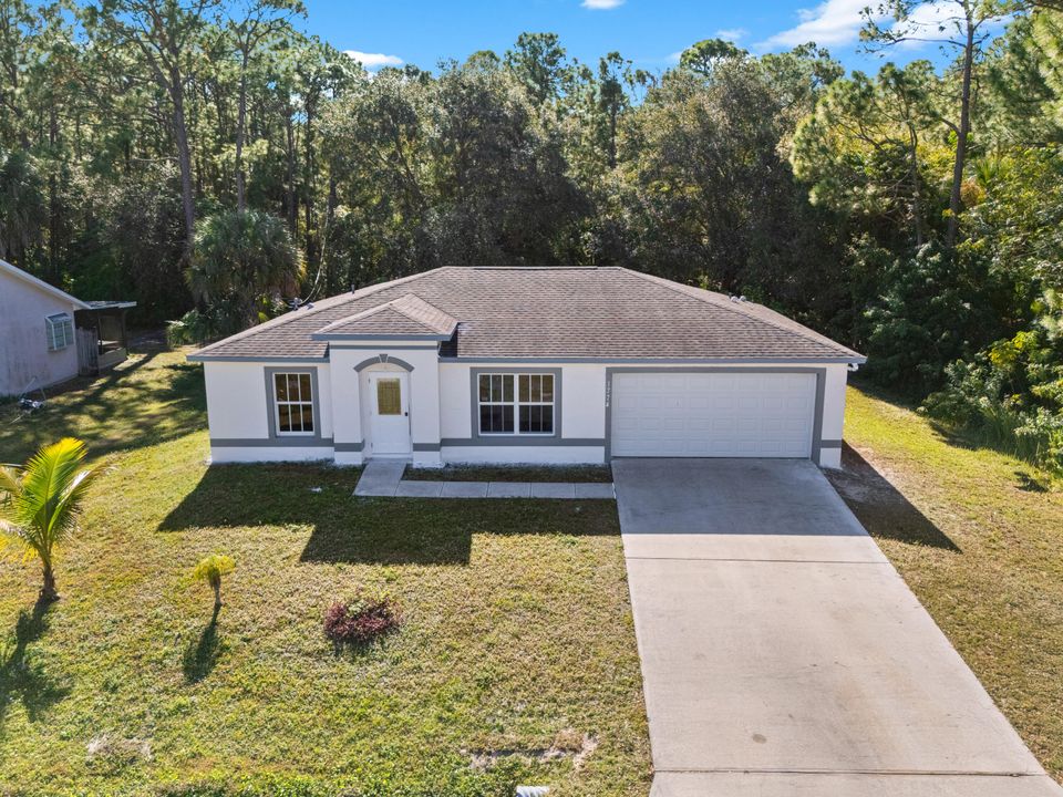 For Sale: $299,700 (3 beds, 2 baths, 1196 Square Feet)