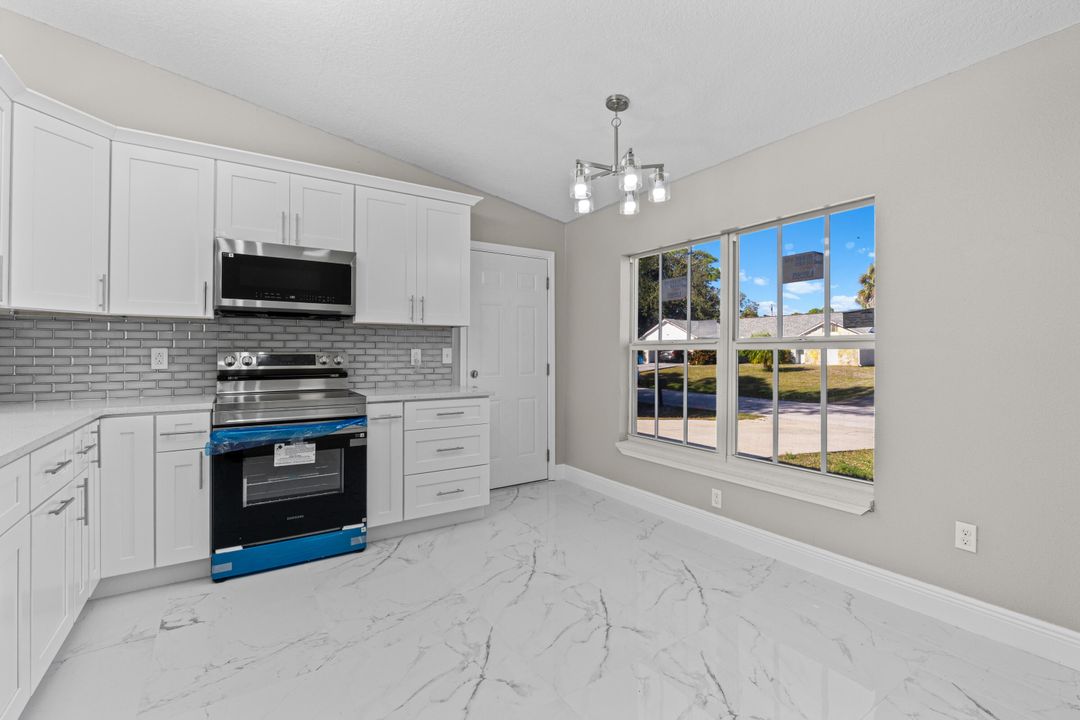 For Sale: $299,700 (3 beds, 2 baths, 1196 Square Feet)