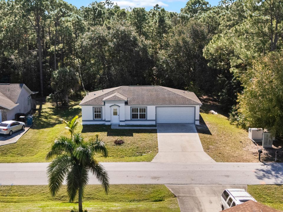 For Sale: $299,700 (3 beds, 2 baths, 1196 Square Feet)