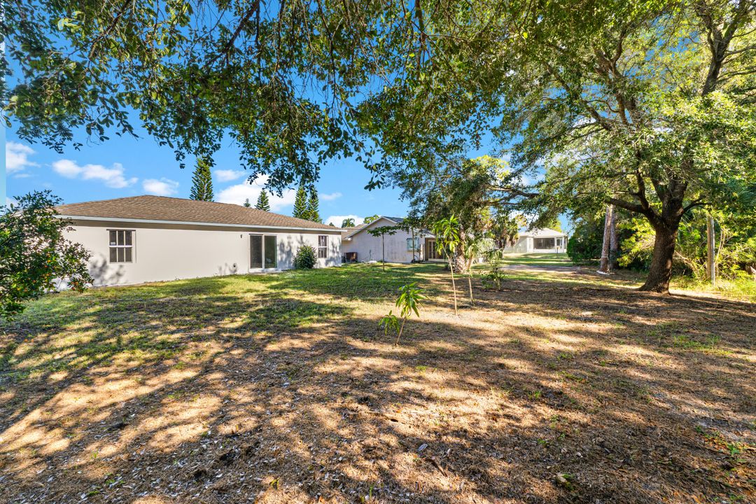 For Sale: $299,700 (3 beds, 2 baths, 1196 Square Feet)