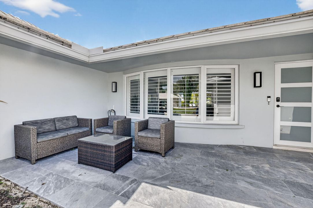 For Sale: $1,999,999 (3 beds, 2 baths, 1965 Square Feet)