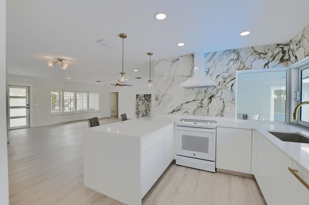 For Sale: $1,999,999 (3 beds, 2 baths, 1965 Square Feet)