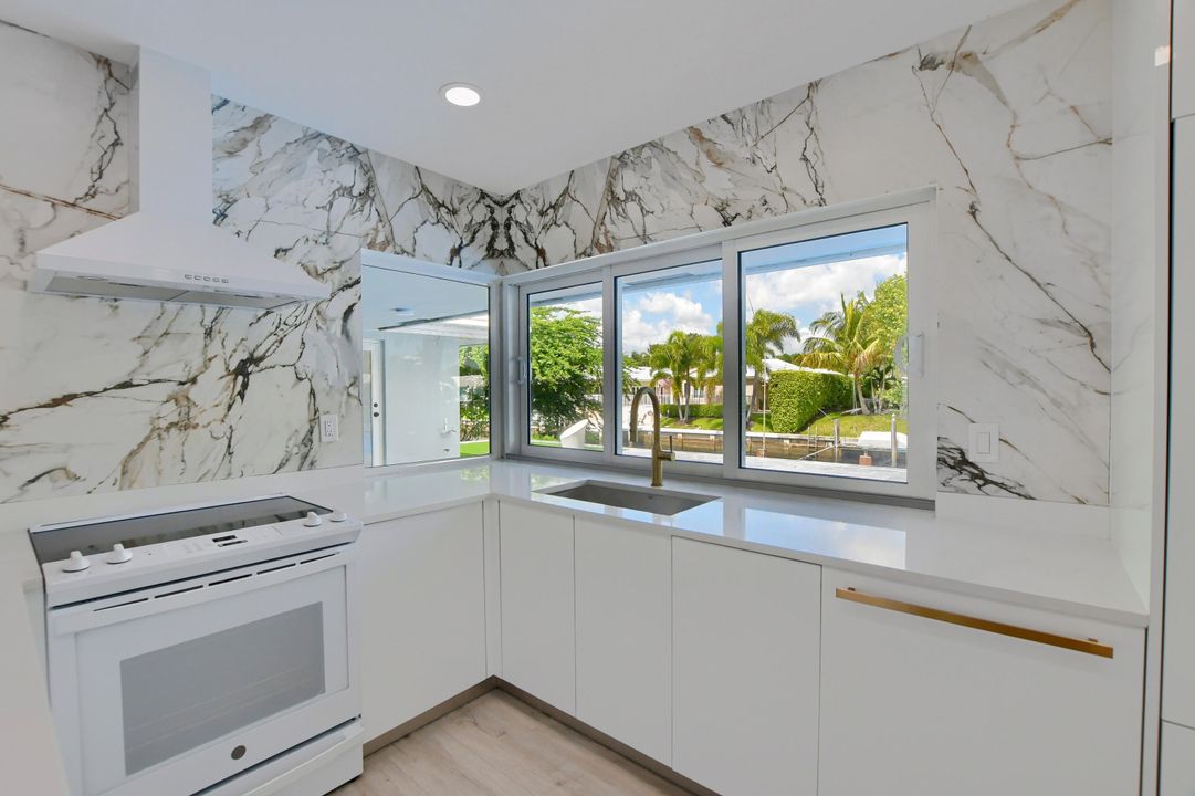 For Sale: $1,999,999 (3 beds, 2 baths, 1965 Square Feet)