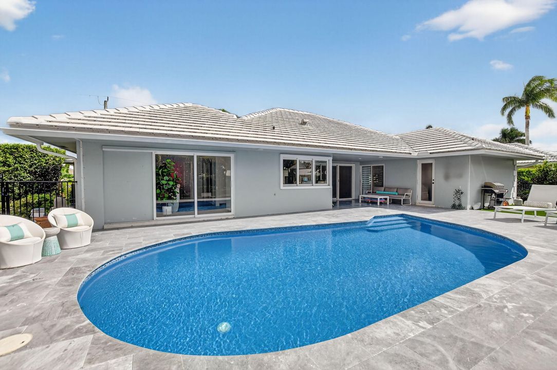 For Sale: $1,999,999 (3 beds, 2 baths, 1965 Square Feet)