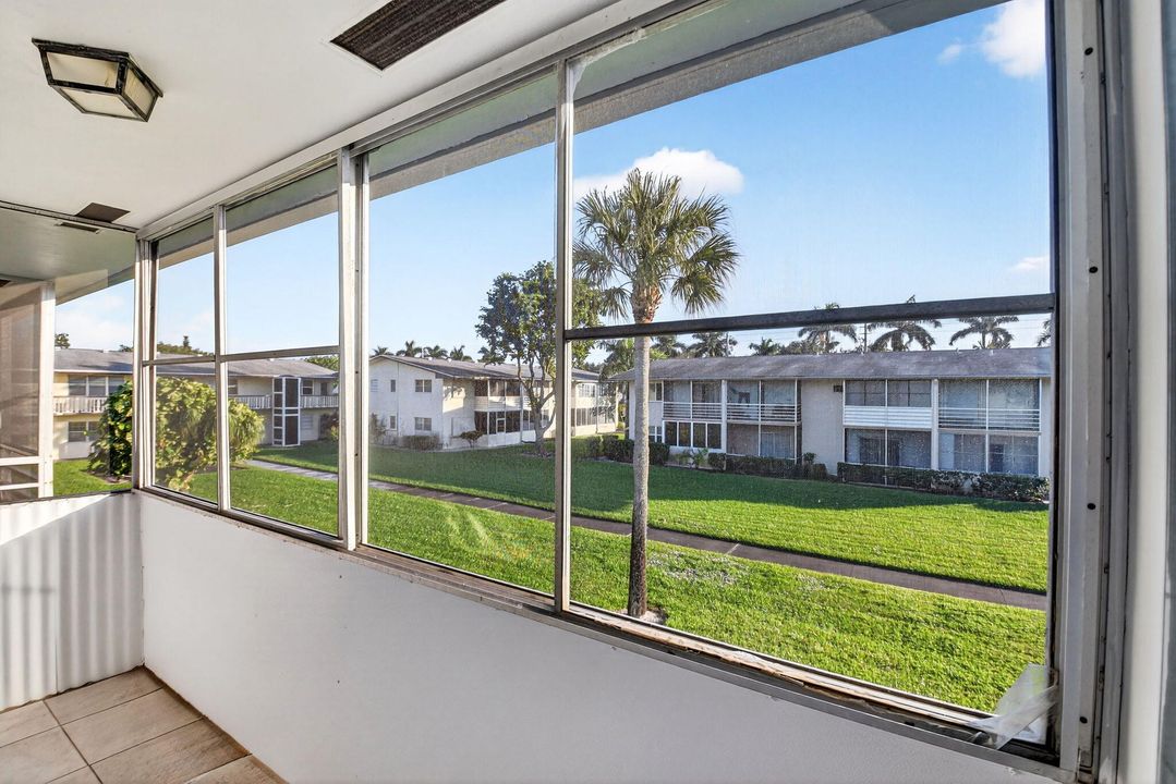 For Sale: $59,000 (1 beds, 1 baths, 570 Square Feet)