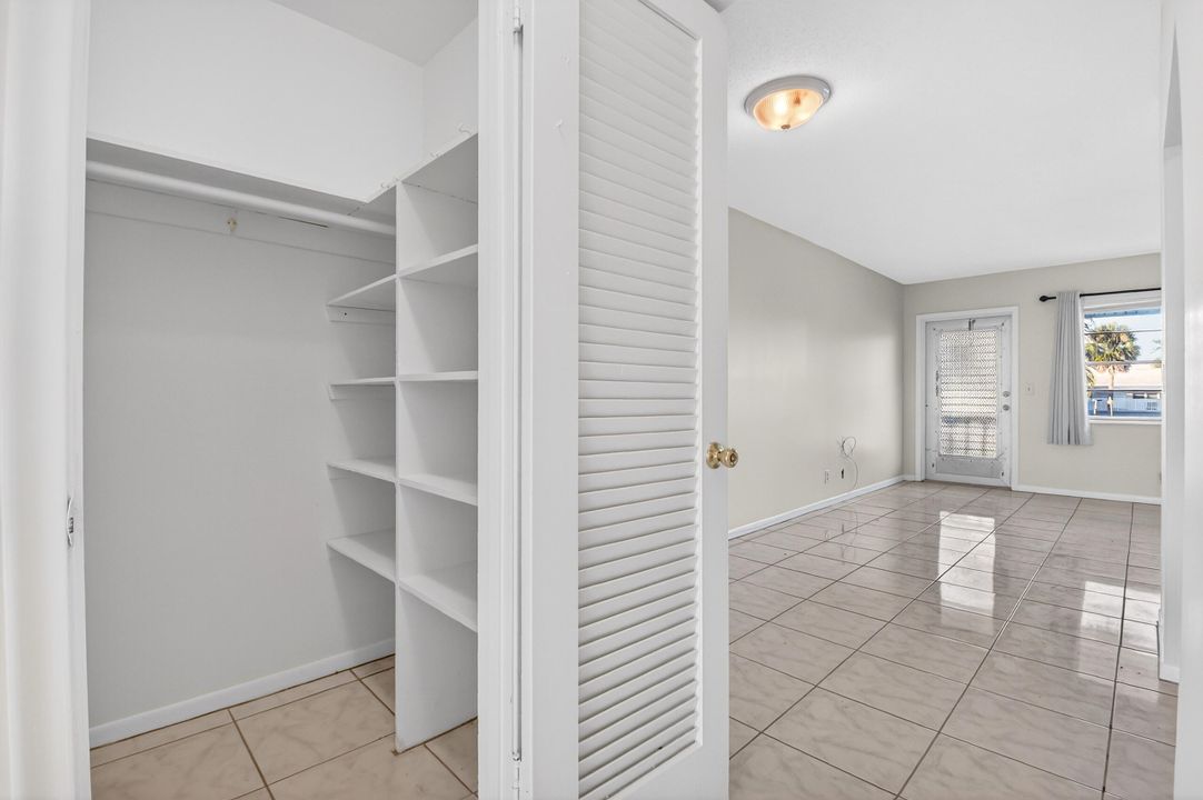 For Sale: $59,000 (1 beds, 1 baths, 570 Square Feet)