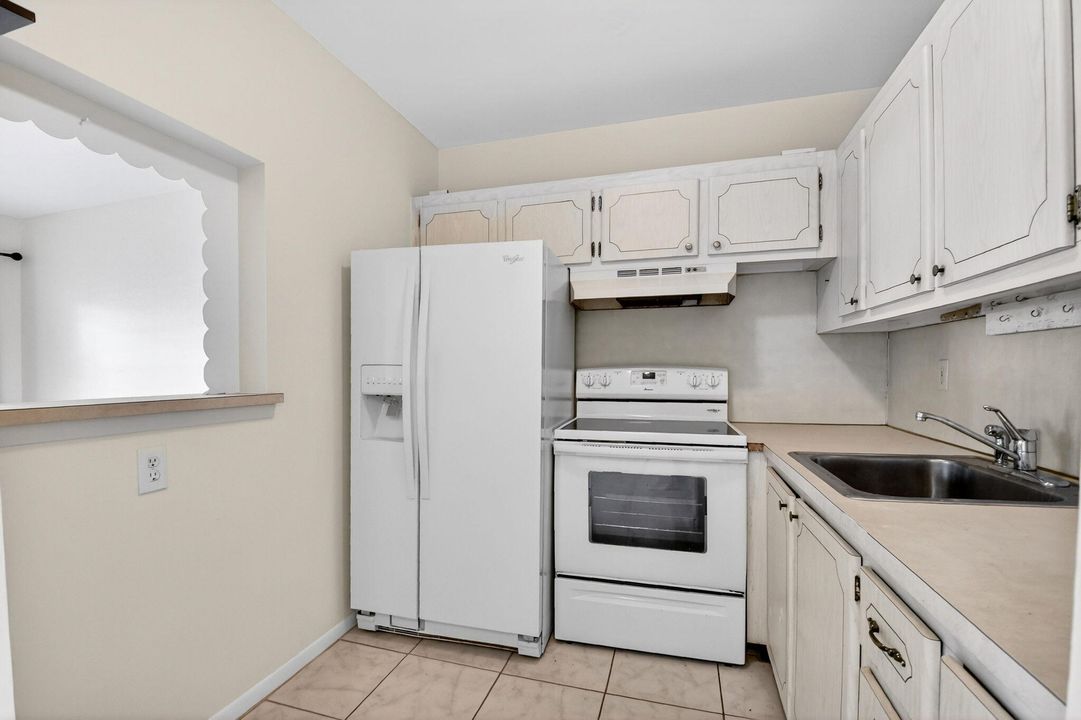 For Sale: $59,000 (1 beds, 1 baths, 570 Square Feet)