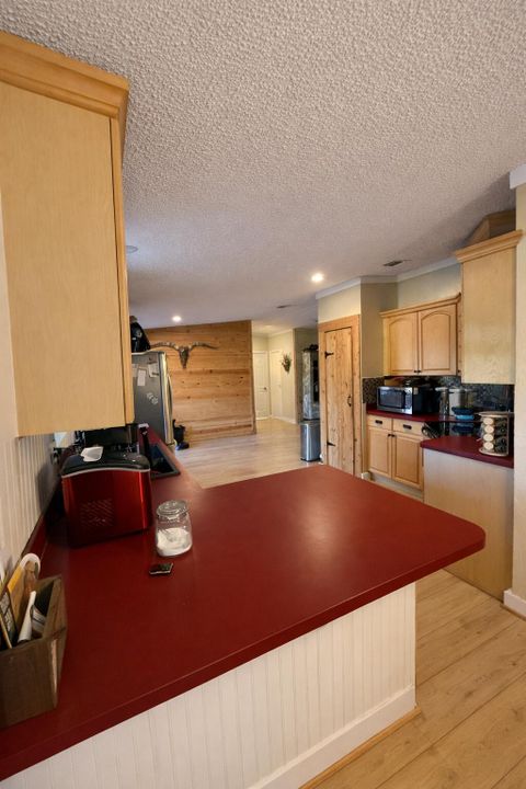 For Sale: $399,999 (3 beds, 2 baths, 1716 Square Feet)