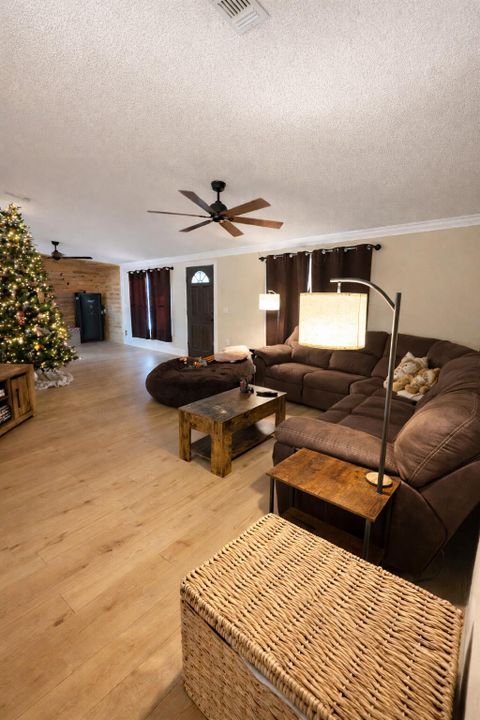 For Sale: $399,999 (3 beds, 2 baths, 1716 Square Feet)