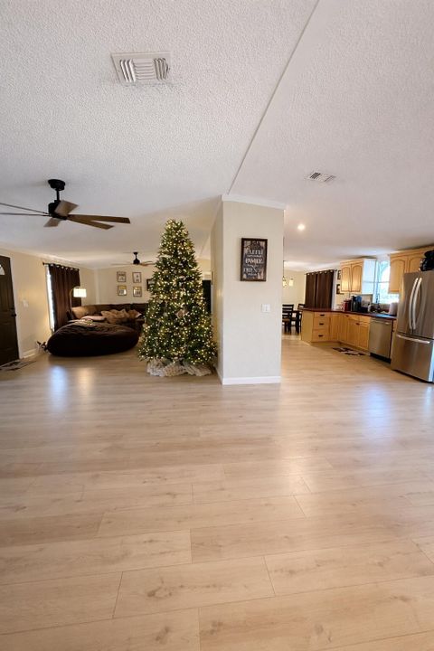 For Sale: $399,999 (3 beds, 2 baths, 1716 Square Feet)