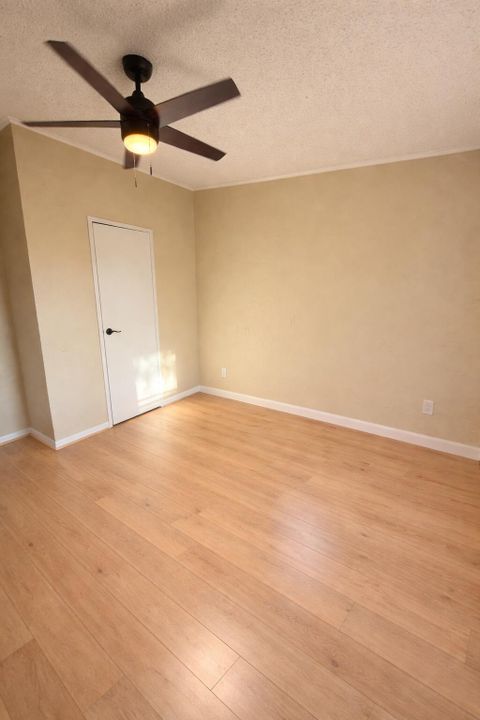 For Sale: $399,999 (3 beds, 2 baths, 1716 Square Feet)