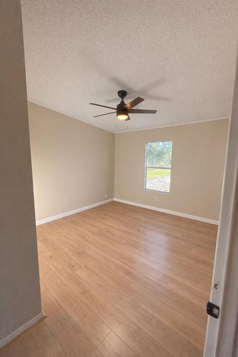 For Sale: $399,999 (3 beds, 2 baths, 1716 Square Feet)