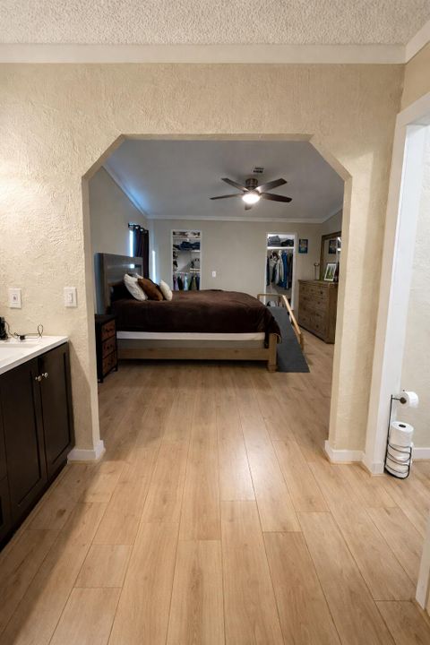 For Sale: $399,999 (3 beds, 2 baths, 1716 Square Feet)