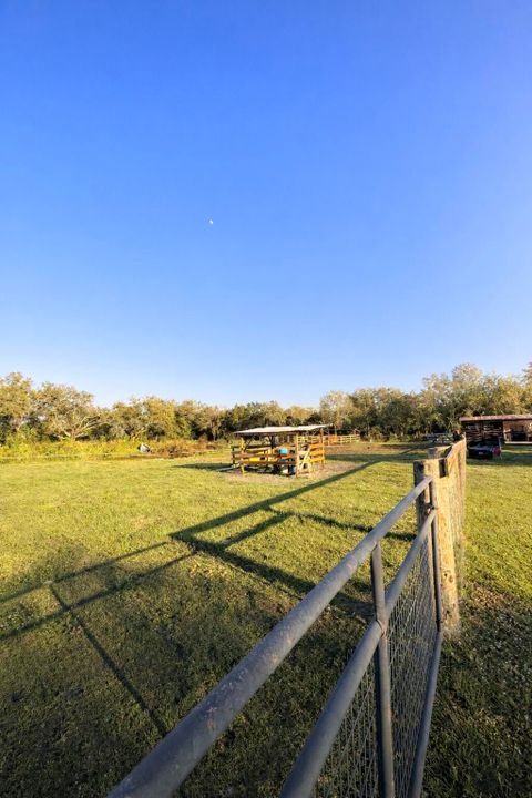 For Sale: $399,999 (3 beds, 2 baths, 1716 Square Feet)