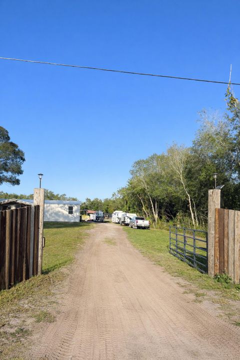 For Sale: $399,999 (3 beds, 2 baths, 1716 Square Feet)