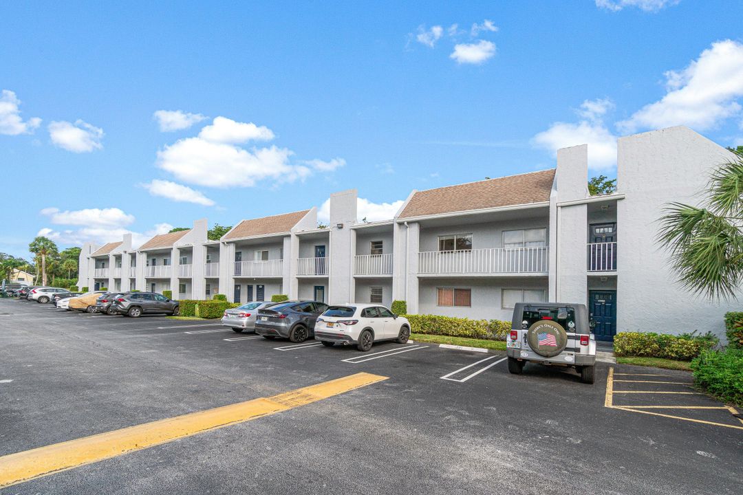 For Sale: $220,000 (2 beds, 2 baths, 1126 Square Feet)