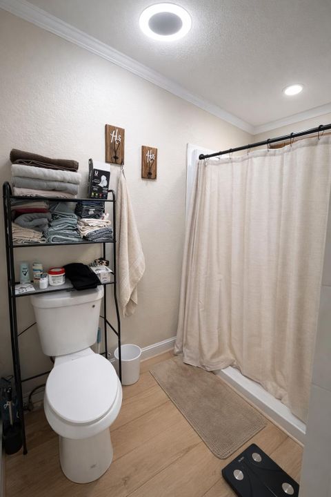 For Sale: $399,999 (3 beds, 2 baths, 1716 Square Feet)