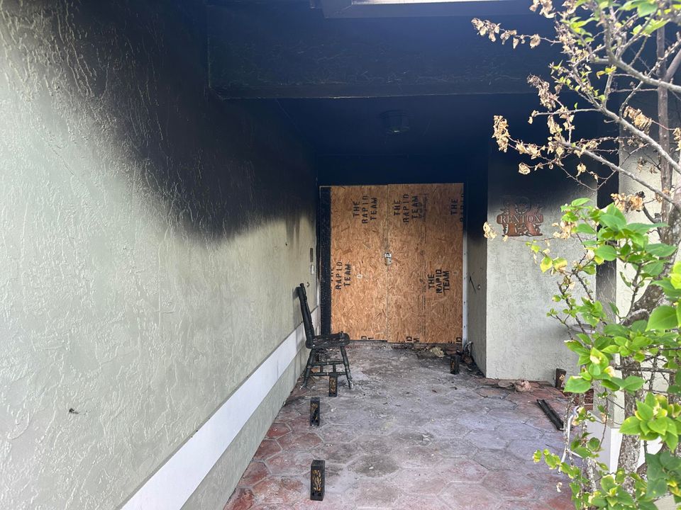 待售: $795,000 (4 贝兹, 2 浴室, 2477 平方英尺)