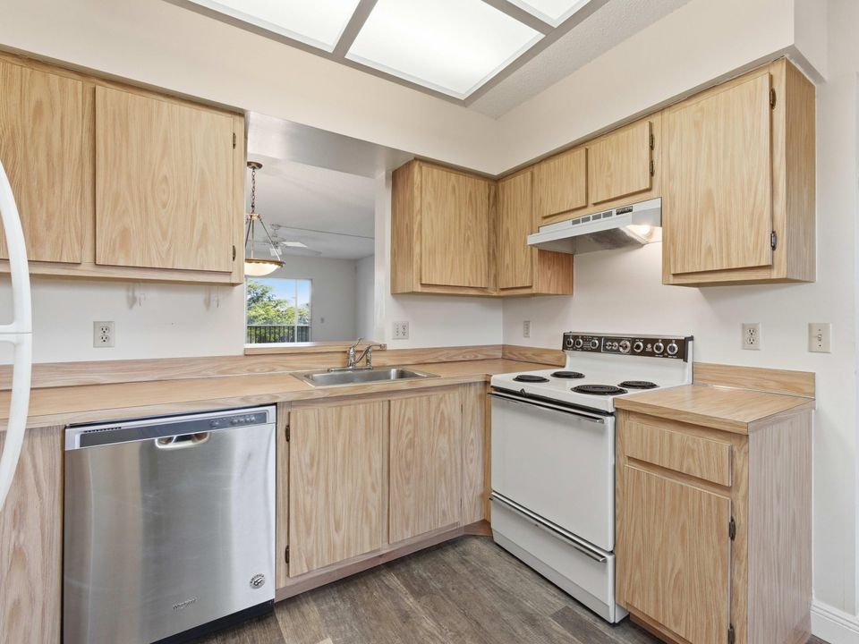 En Venta: $144,900 (2 camas, 2 baños, 1070 Pies cuadrados)