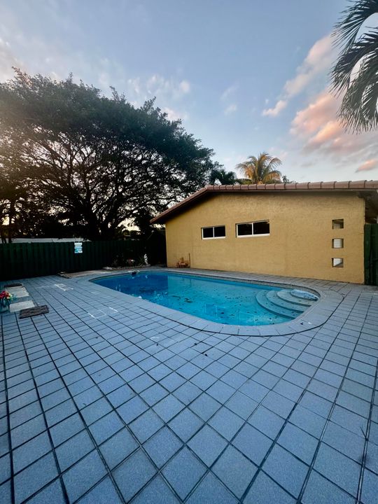 出租: $5,600 (3 贝兹, 2 浴室, 1755 平方英尺)