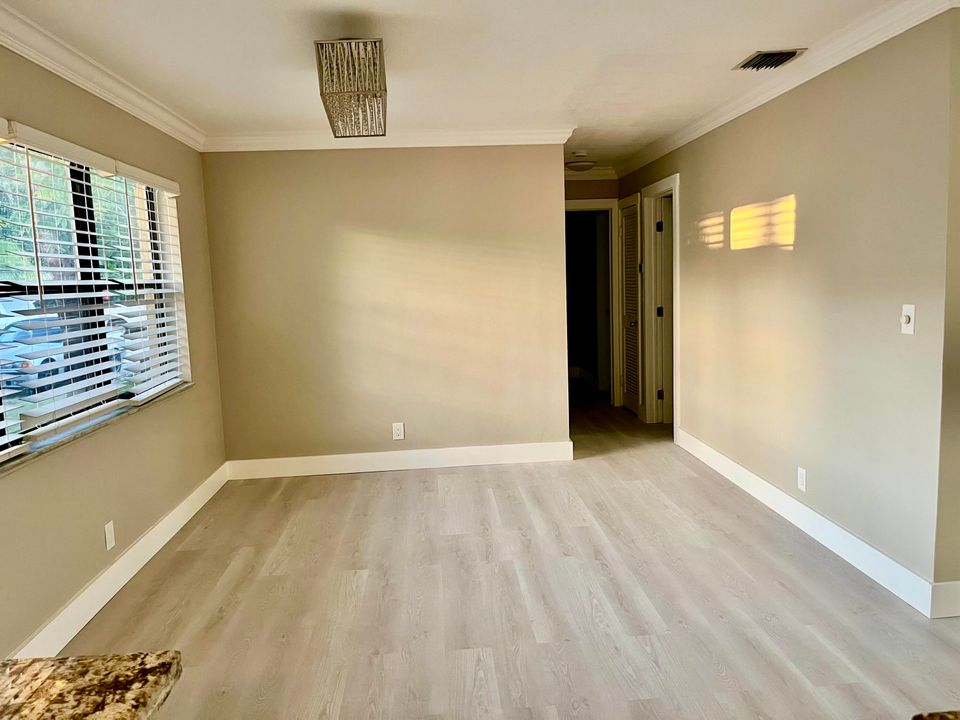 出租: $5,600 (3 贝兹, 2 浴室, 1755 平方英尺)