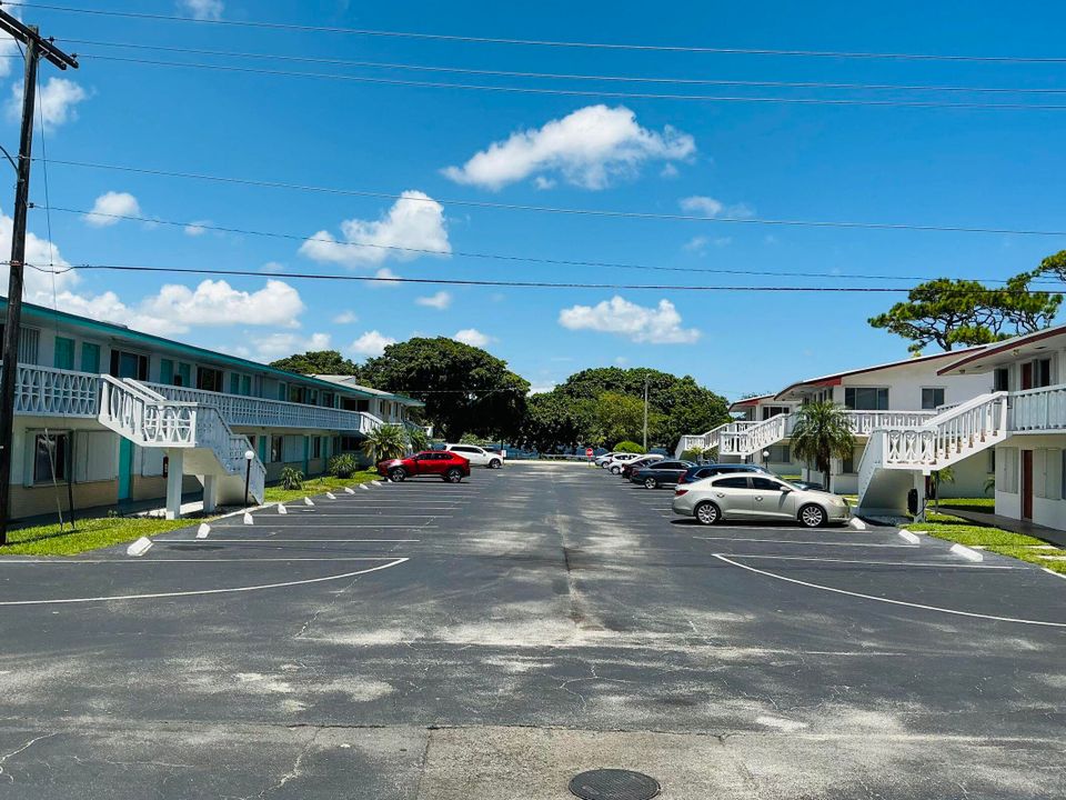 待售: $134,900 (2 贝兹, 2 浴室, 880 平方英尺)