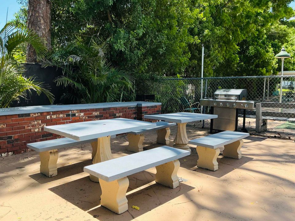 待售: $134,900 (2 贝兹, 2 浴室, 880 平方英尺)